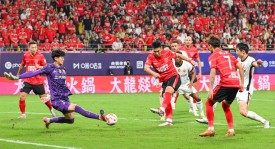 成都蓉城读秒绝平申花，中超积分榜领跑展现强势实力